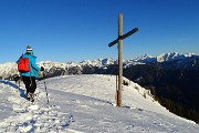 77 La croce panoramica sulla valle e i suoi monti